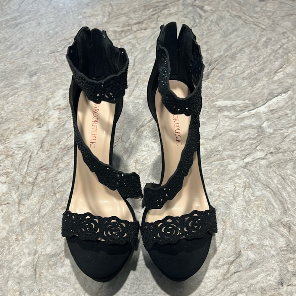 Black high heels NWT